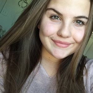 Meet your Posher, Em